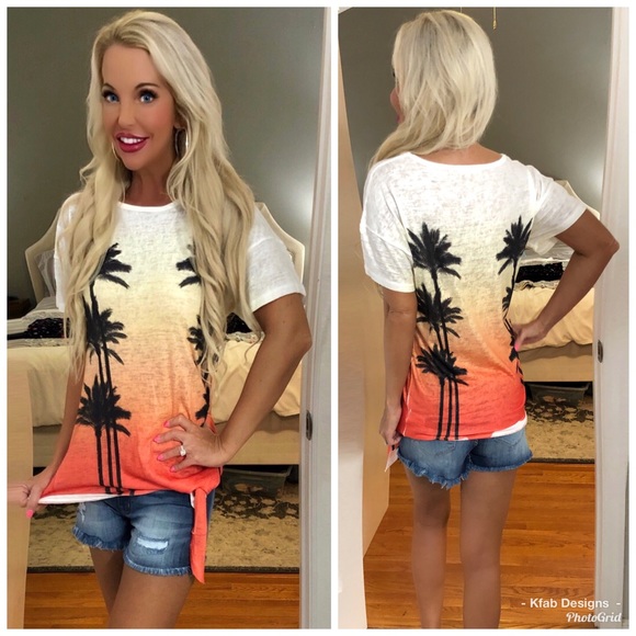 Tops - 🏝LAST 1! Tie Dye Palm Tree 🏝 Graphic Top!